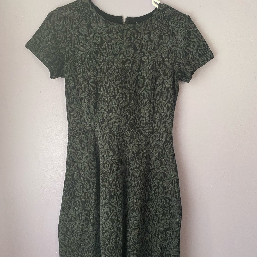 Black/gray patterned dress from Loft size 2P